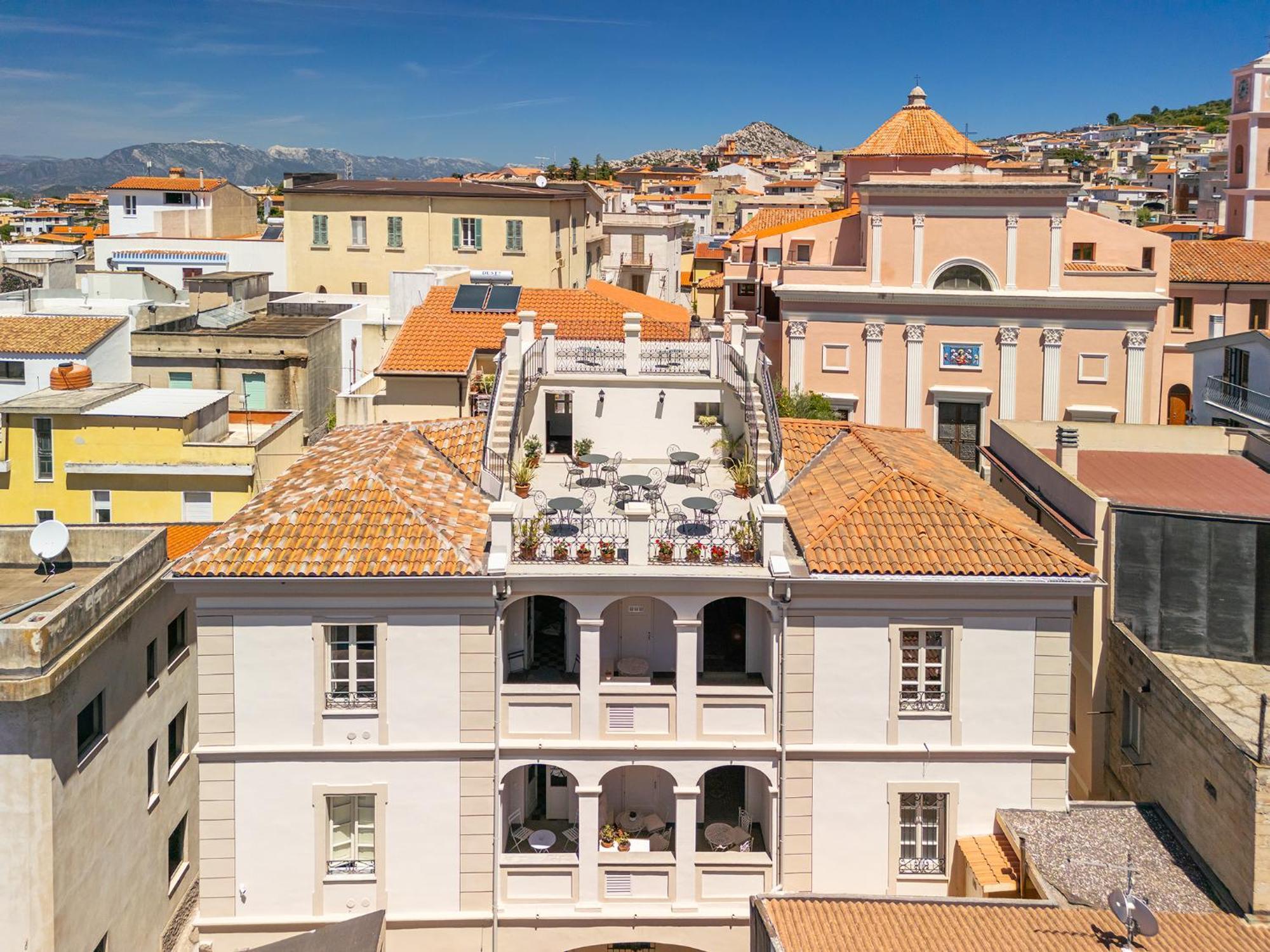 דורגלי Palazzo Cherchi מראה חיצוני תמונה